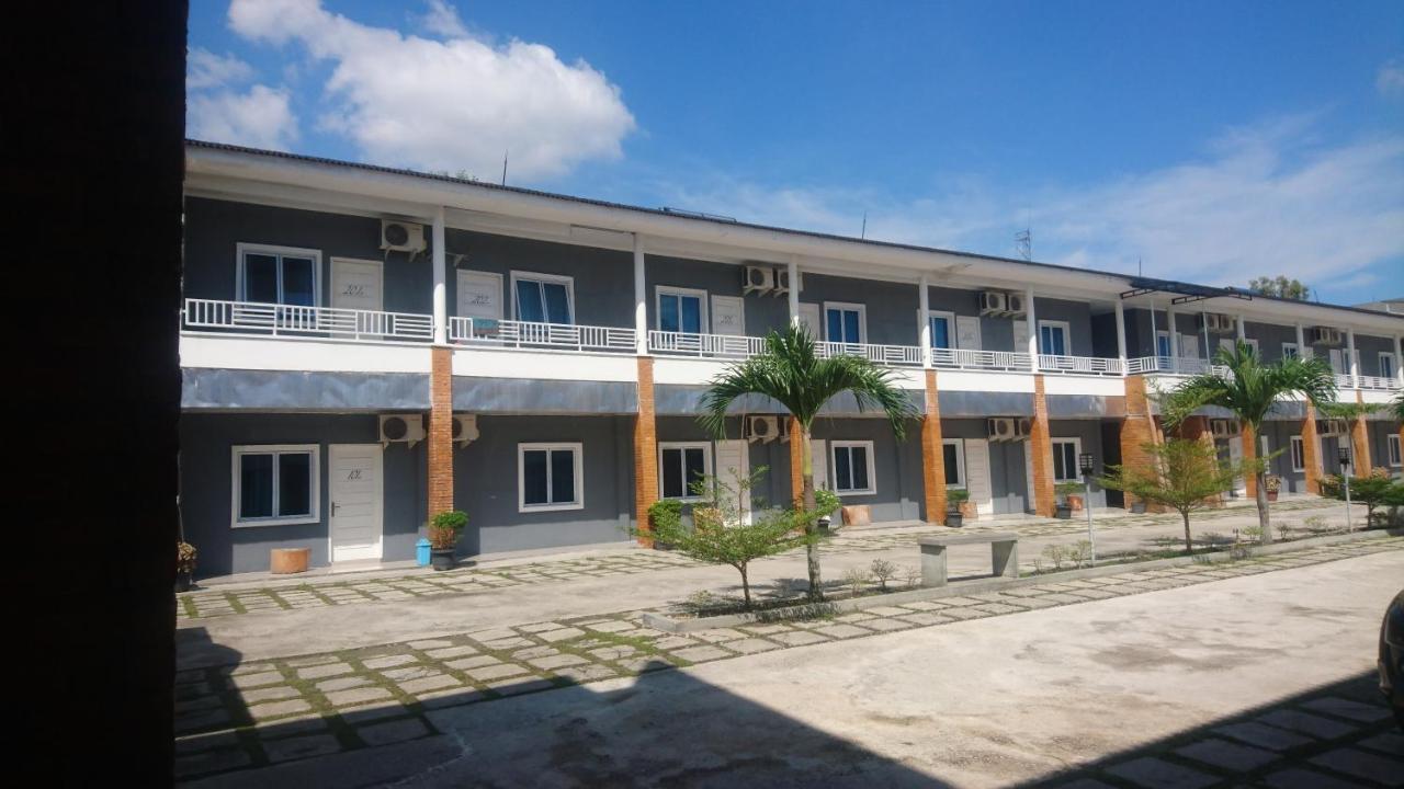 Liberty Homestay Parit  Esterno foto