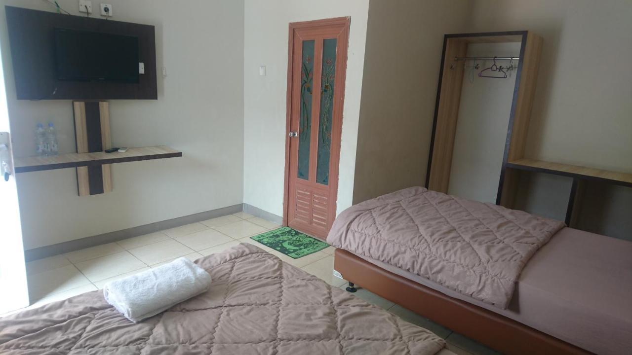 Liberty Homestay Parit  Esterno foto