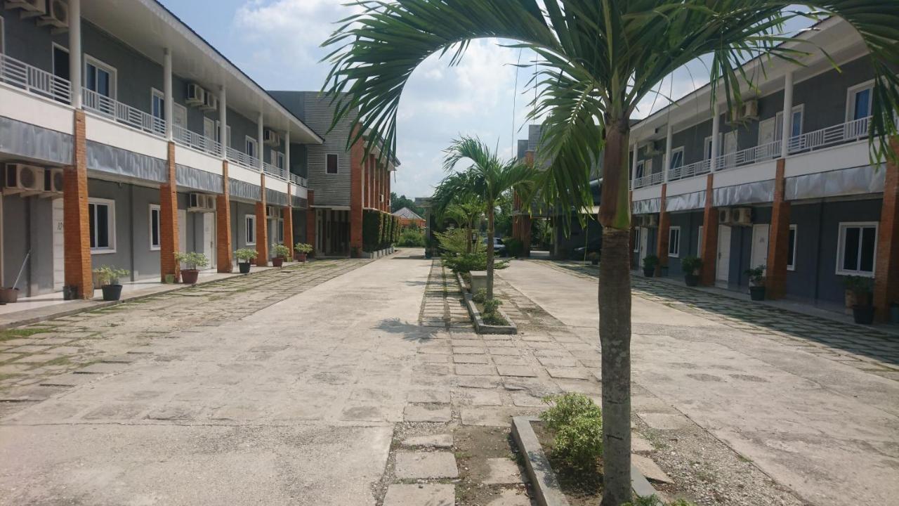 Liberty Homestay Parit  Esterno foto